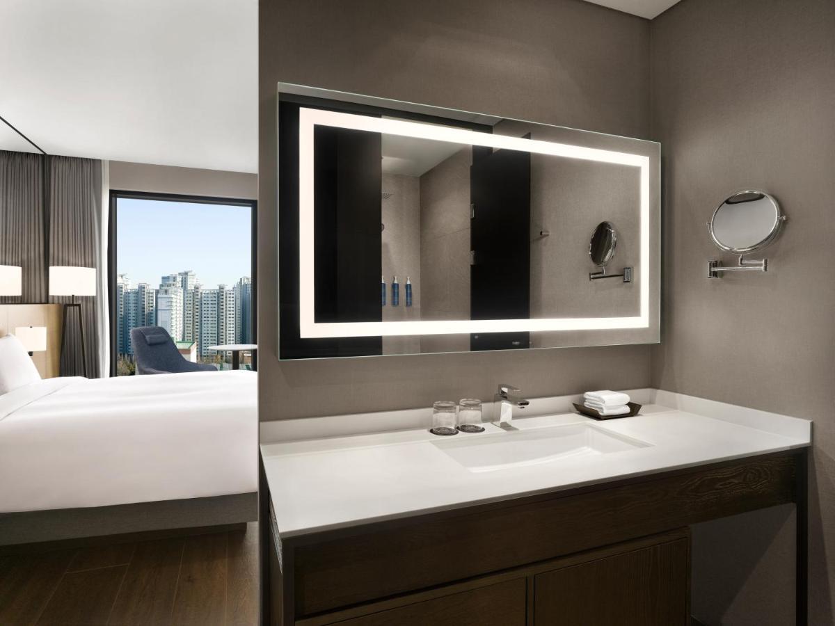 Four Points By Sheraton Suwon Bagian luar foto