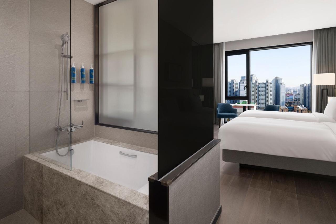 Four Points By Sheraton Suwon Bagian luar foto