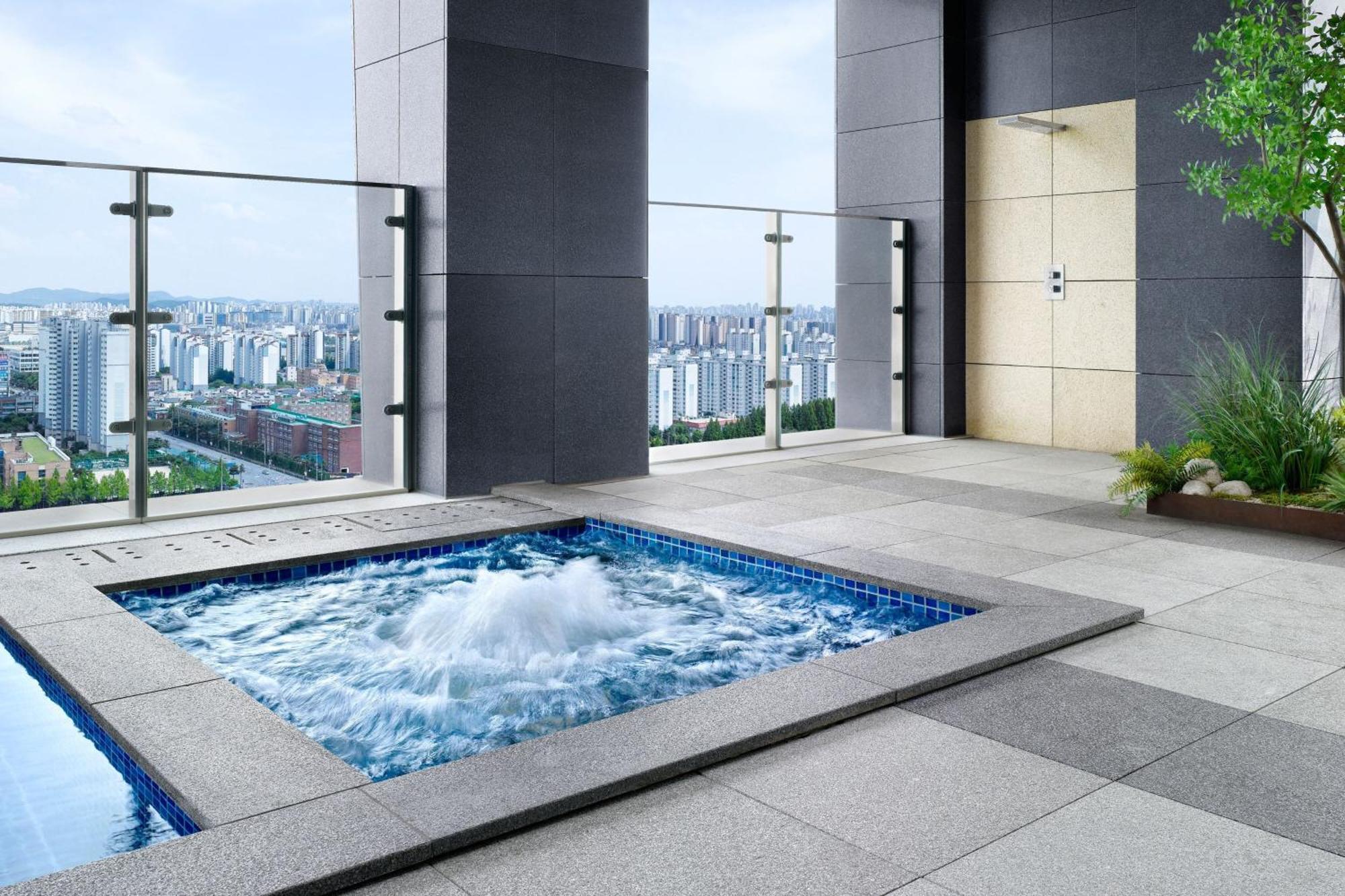 Four Points By Sheraton Suwon Bagian luar foto