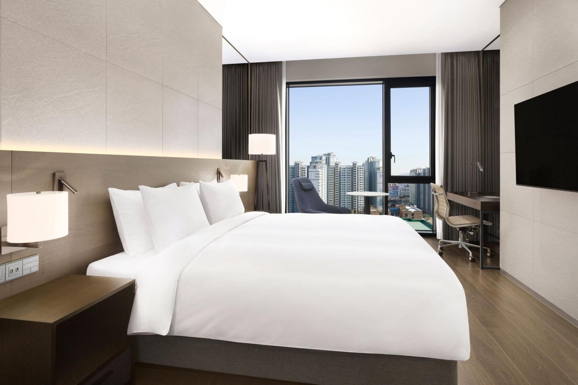 Four Points By Sheraton Suwon Bagian luar foto