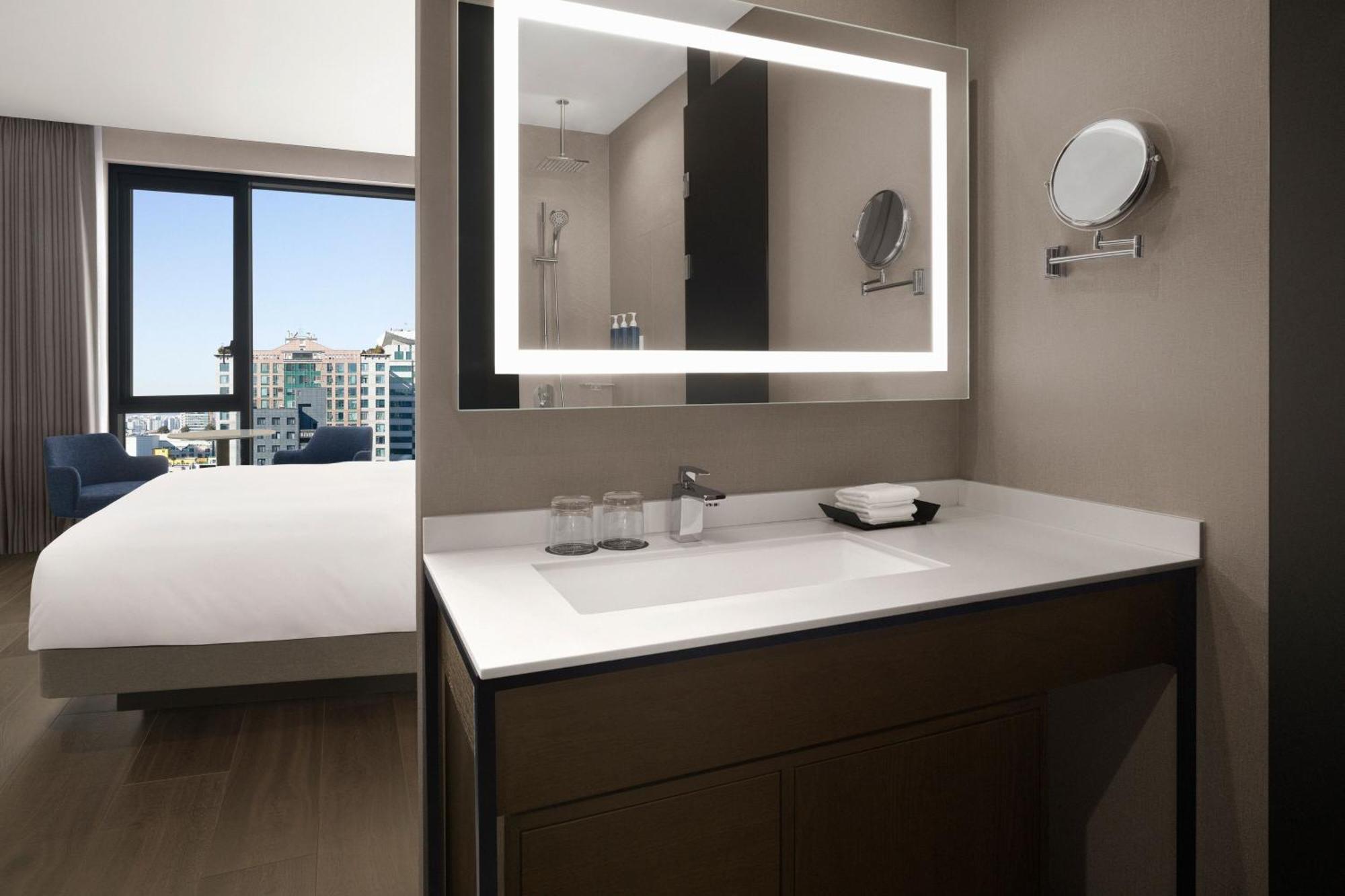 Four Points By Sheraton Suwon Bagian luar foto